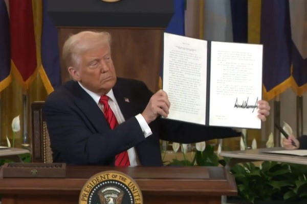 Trump yönetimi bazı ABD şirketlerine Çin’e satışları durdurmalarını emretti