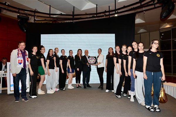 Başkan Bozbey, kardeş kentlerden gelen sporcularla buluştu