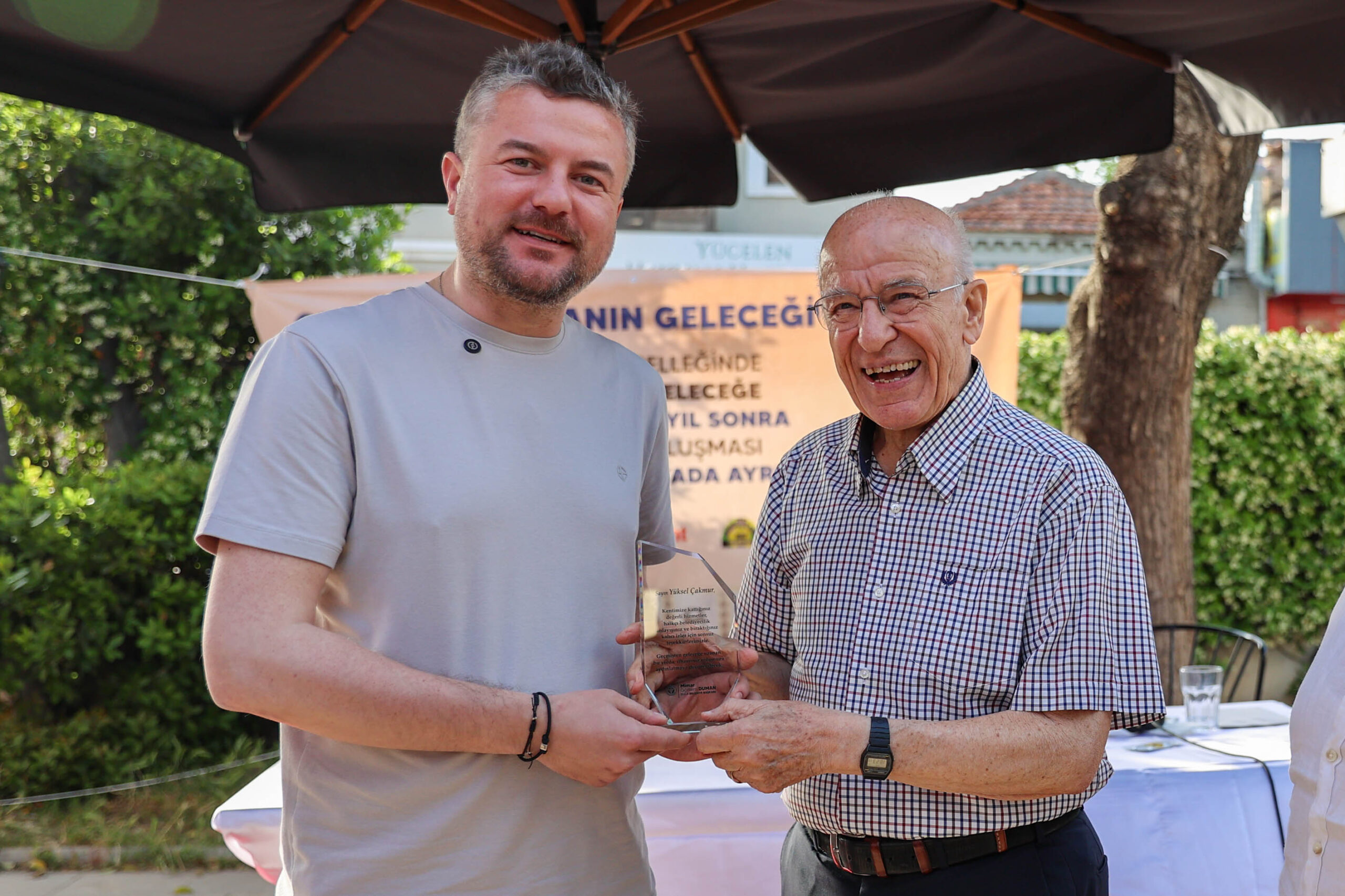 Başkan Duman, eski Belediye Başkanı Çakmur ile bir araya geldi