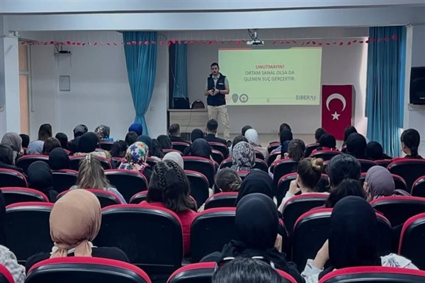 Bitlis’te vatandaşlara güvenli internet ve KADES eğitimi verildi