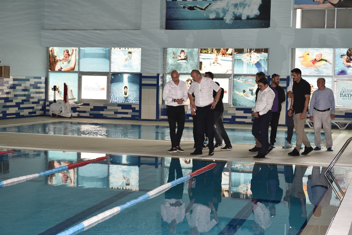 Vali Canalp, Batman Belediyesi Spor Kompleksi’nde inceleme yaptı