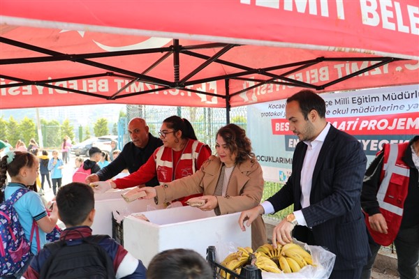 Beslenme Saati Projesi bu sabah Gültepe ve Yenimahalle’de devam etti
