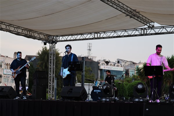 Marmaris’te sahne gençlerin