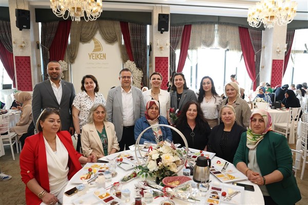 Derince’de Anneler Günü kutlandı