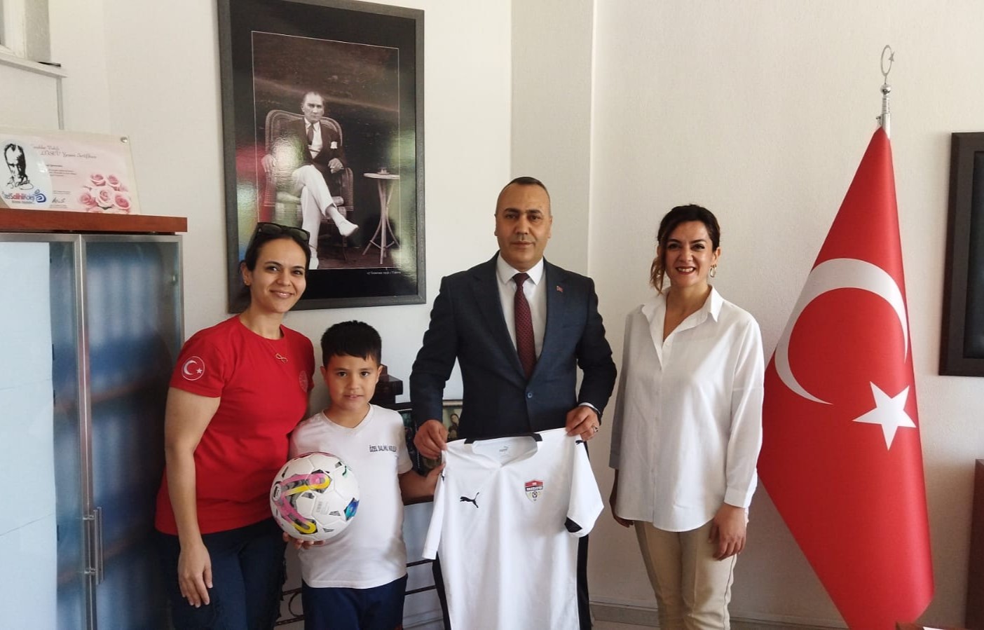 Manisa Büyükşehir Belediyesi, şehit Süleyman Gür’ün oğlunun doğum gününü kutladı