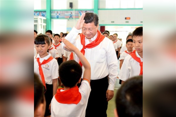 Halkın lideri Xi Jinping: Bir ‘Büyük Dost’un çocuklarla birlikte hikayesi