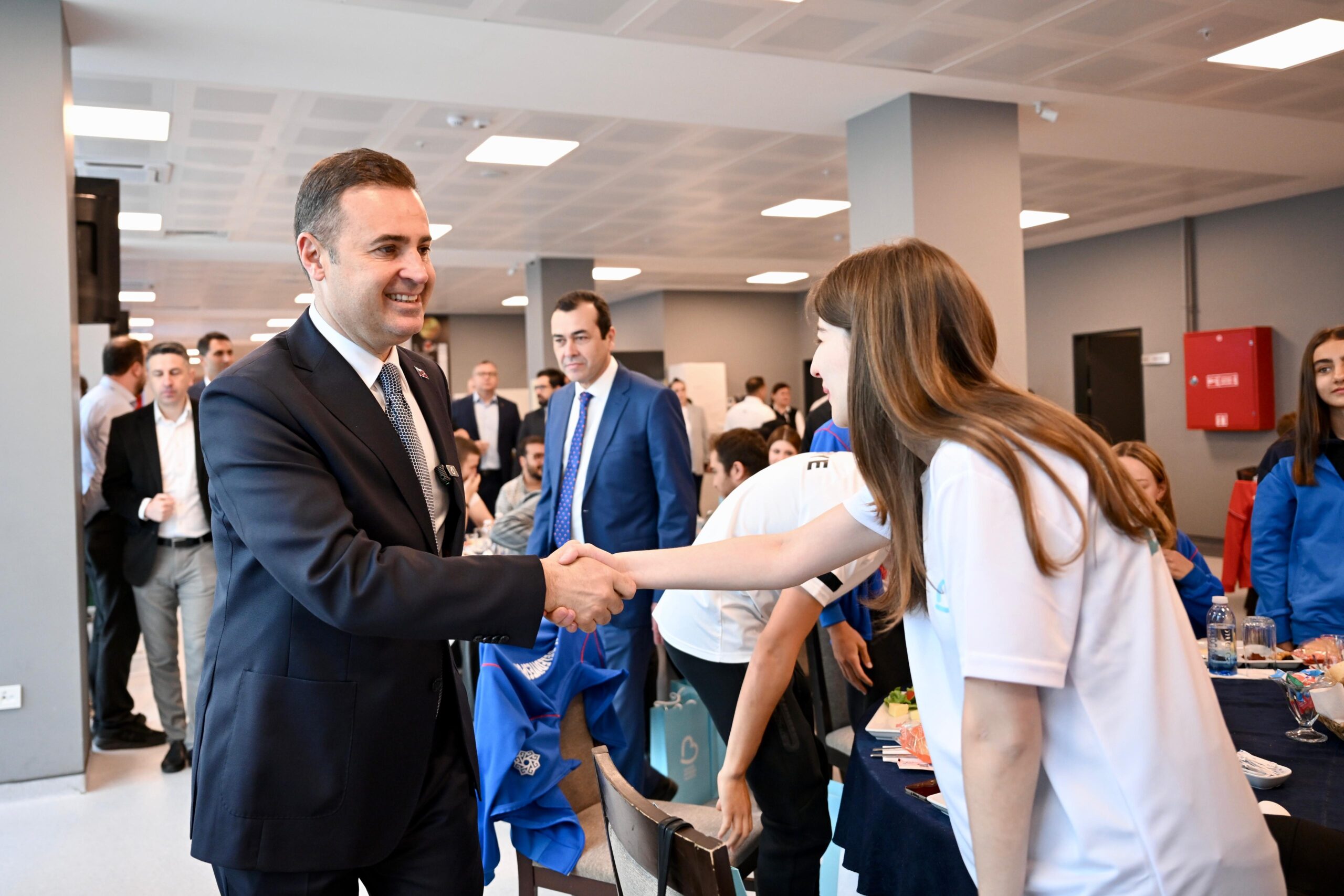 Başkan Akın, Gençlik Haftası’nda gençlerle ve sporcularla buluştu