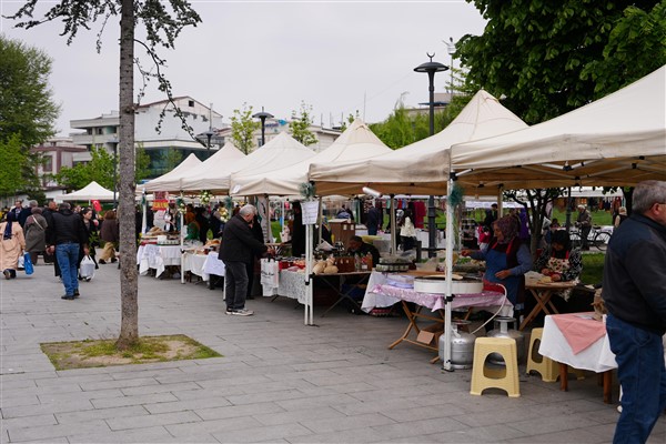Sanat Sokağı, ‘Anneler Günü’ konseptiyle açıldı