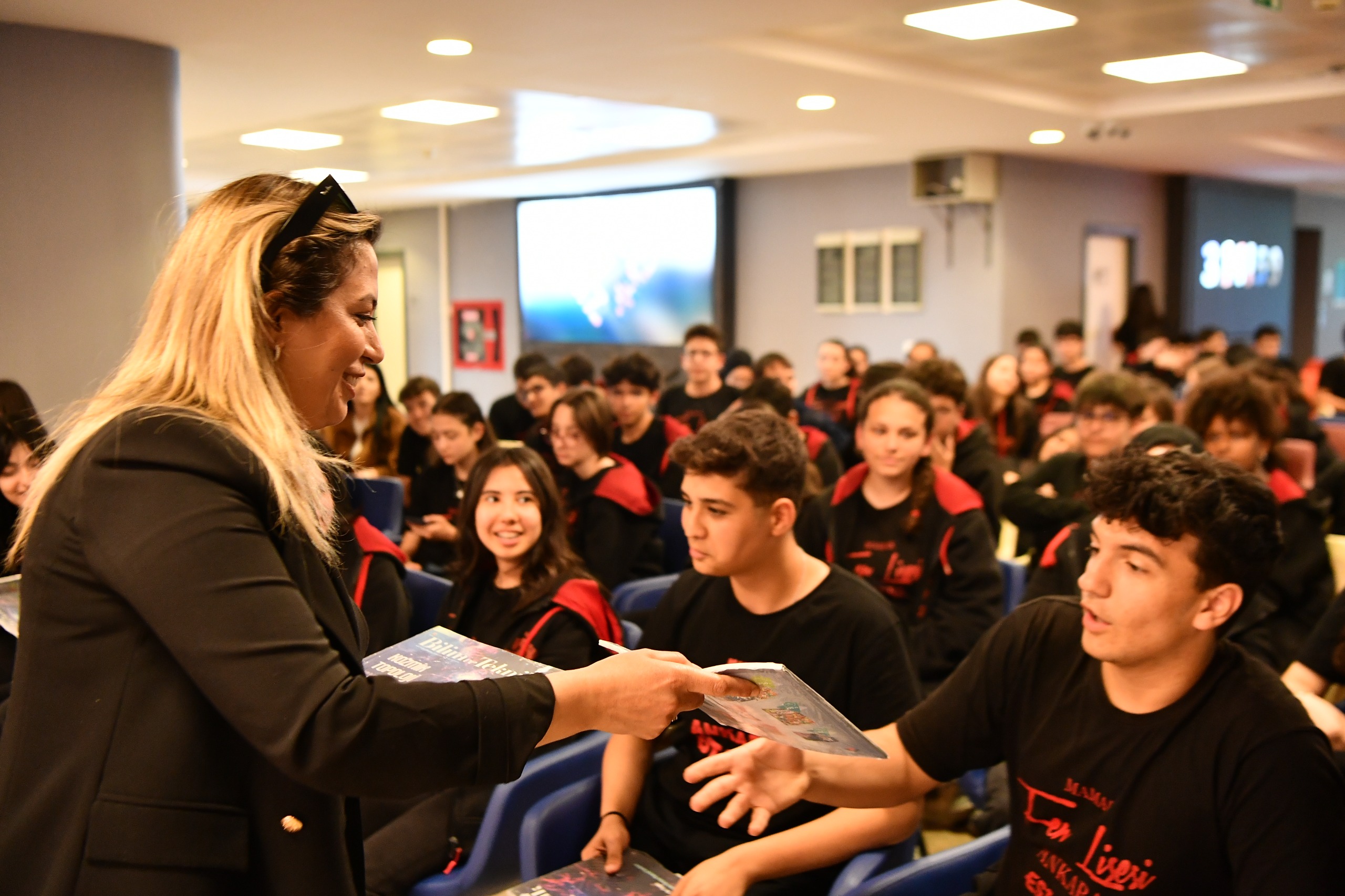 Mamak’ta bilim söyleşisi düzenlendi