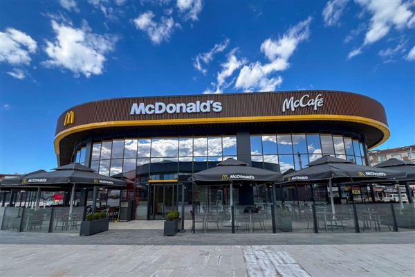 McDonald’s Türkiye’den istihdam seferberliği: 2 bin kişiyi işe alacak