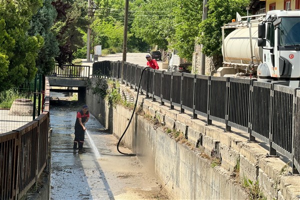 Karabük Belediyesi’nden dere yataklarında temizlik çalışması