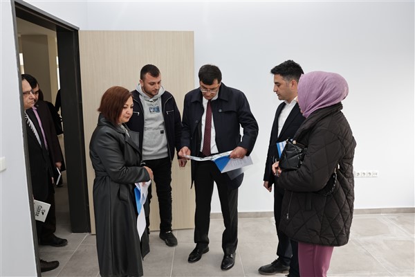 Başkan Kahveci, Yamantürk Yaşlı ve Engelli Sağlıklı Yaşam Merkezi binasını inceledi