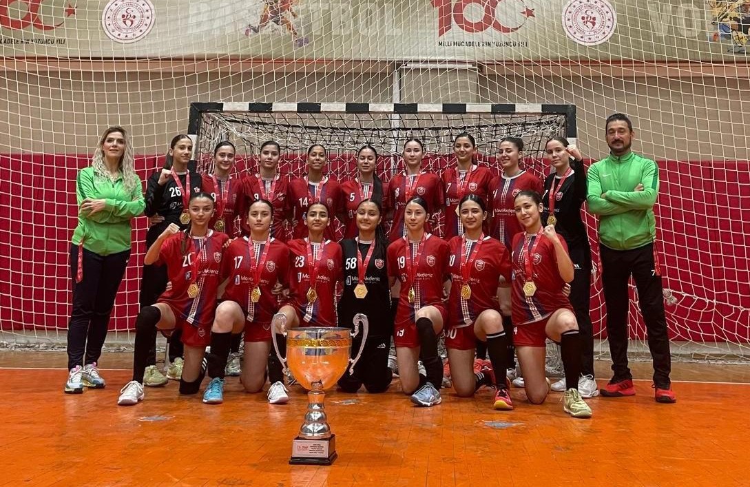 Kepez Belediyespor Yıldız Kızlar Hentbol Takımı şampiyon oldu