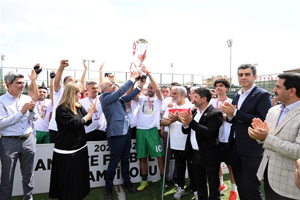 Ampute futbol takımı şampiyonluk kupasını aldı