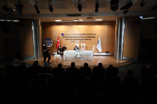 Antalya Büyükşehir Belediyesi nikah salonunda 5 Mayıs yoğunluğu