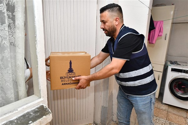 İzmir Büyükşehir’den bayram için gıda kolisi desteği
