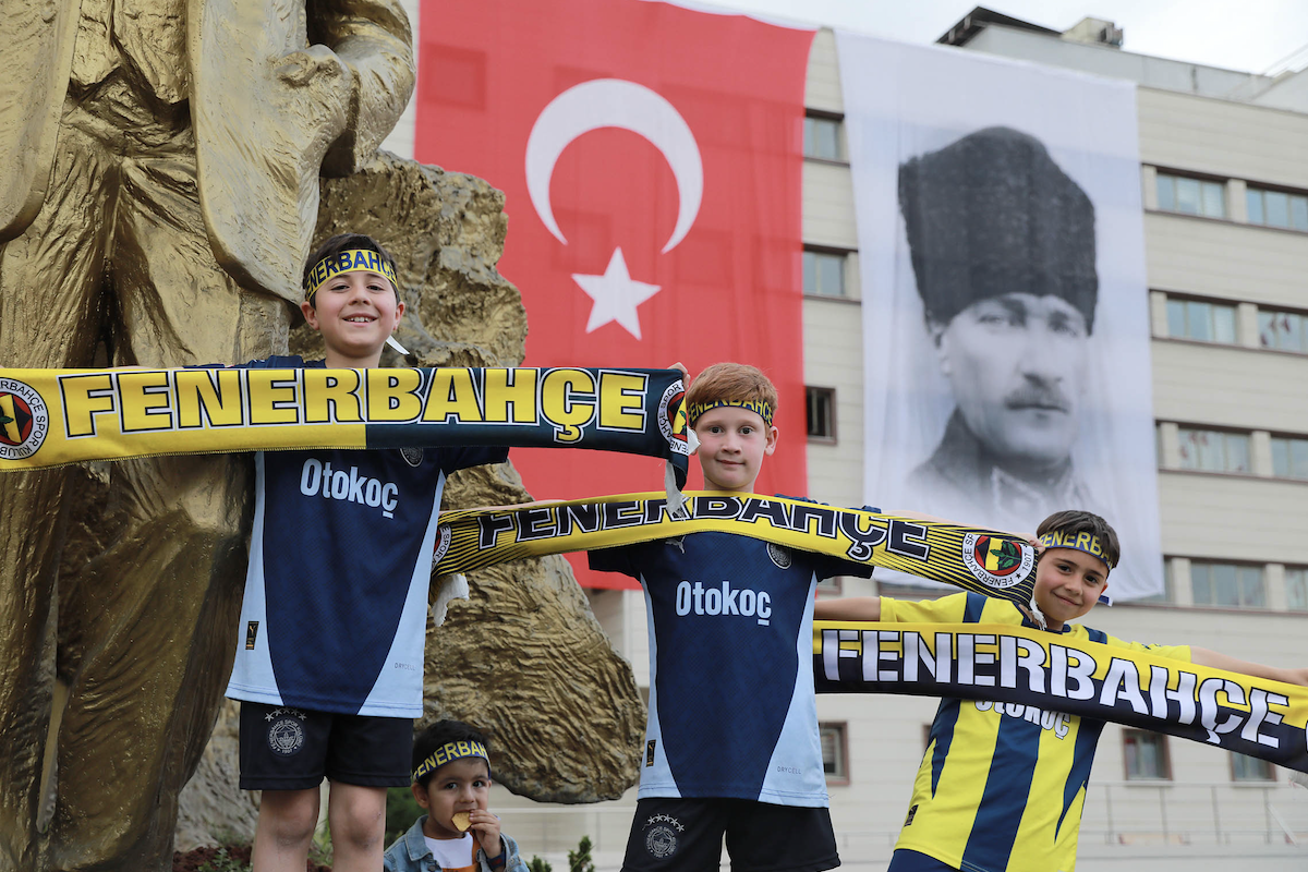 Keçiören’de şampiyonluk coşkusu dev ekranda yaşandı