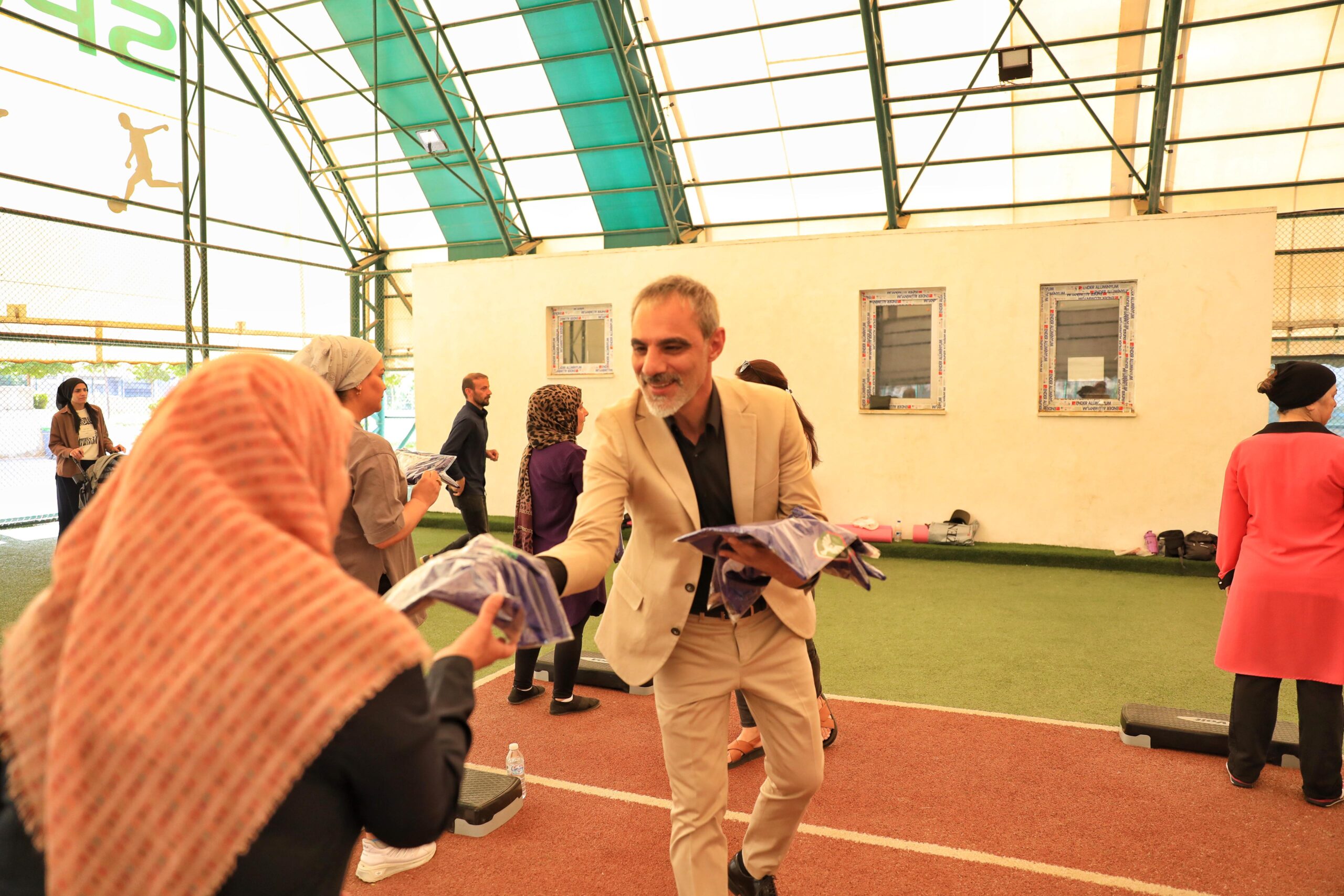 Sabah sporu yapan kadınlara Eş Başkanlardan ziyaret