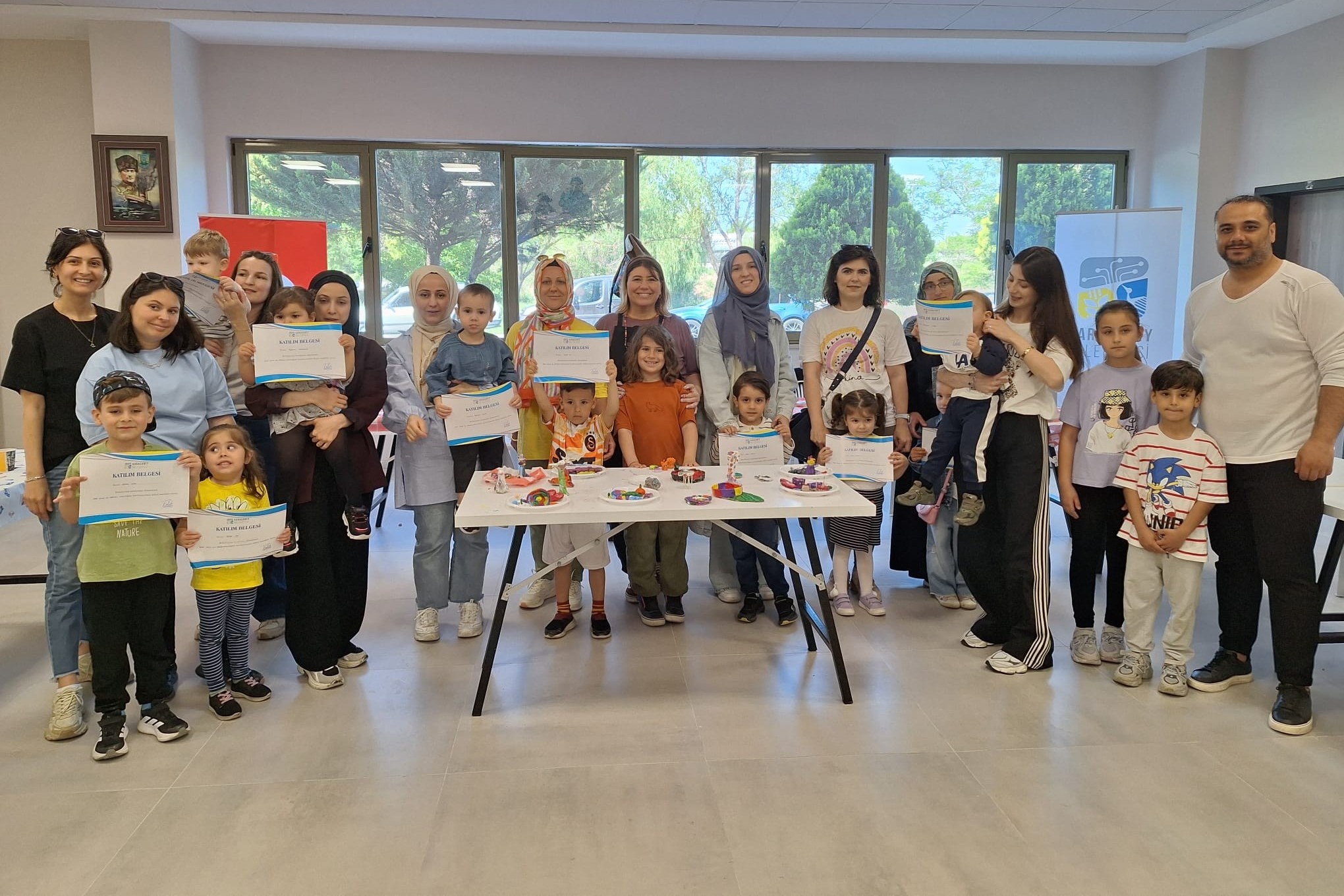 Karacabey Belediyesi’nden anne-çocuklara özel kil atölyesi