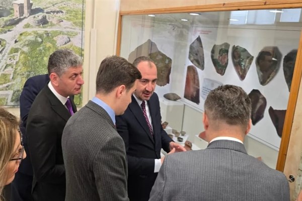 Kars’ta “Ani’nin Hikayesi” sergisi ziyaretçileriyle buluştu