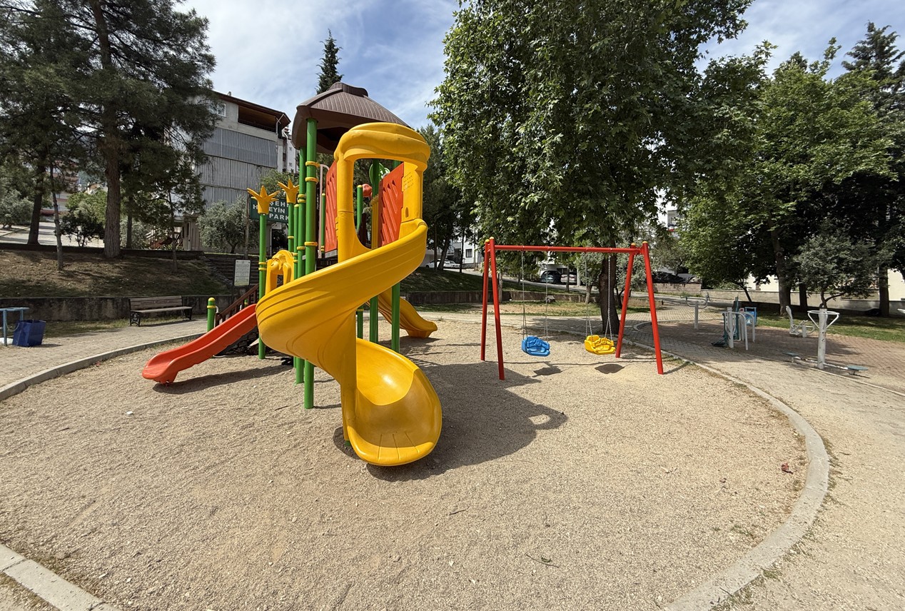 Pamukkale Belediyesi, parkları yaza hazırlıyor