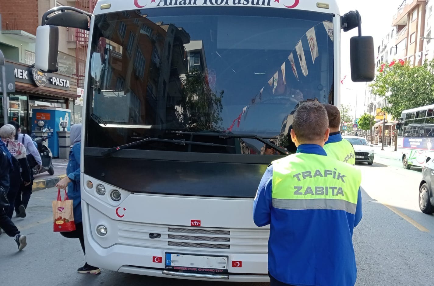 Manisa’da Trafik Zabıta ekiplerinden servis araçlarına denetim