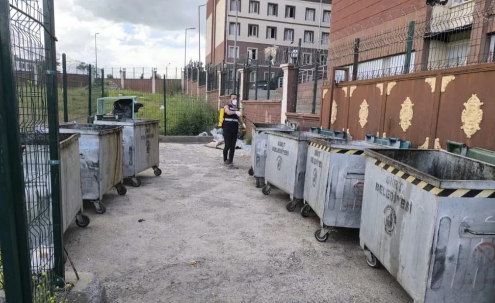 Siirt Belediyesi, ilaçlama çalışmalarını sürdürüyor