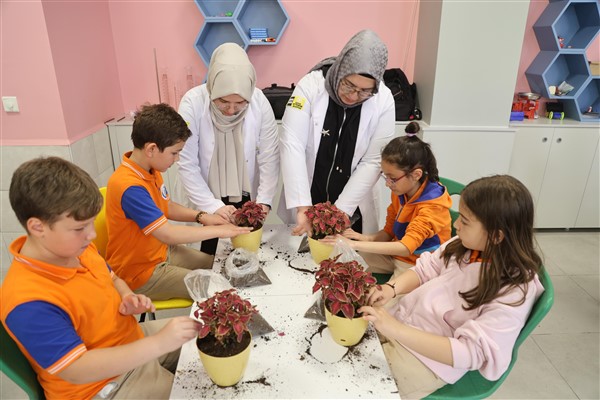 Konya Büyükşehir’den “En Güzel Çiçek Benim Annem” etkinliği