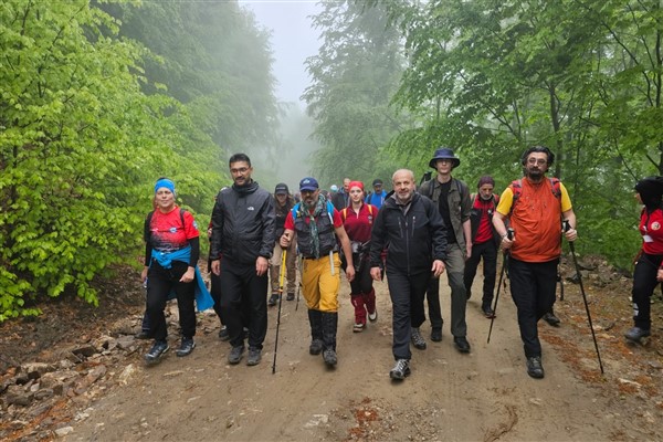 İnegöl’de 19 Mayıs kutlamaları doğa yürüyüşü ile başladı