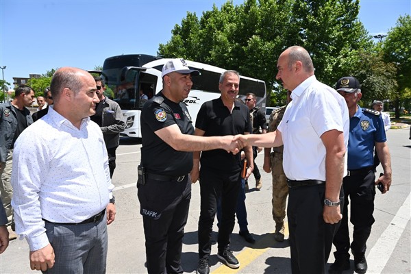 Vali Canalp: Otobüslerde emniyet kemeri takılması hayati bir zorunluluk