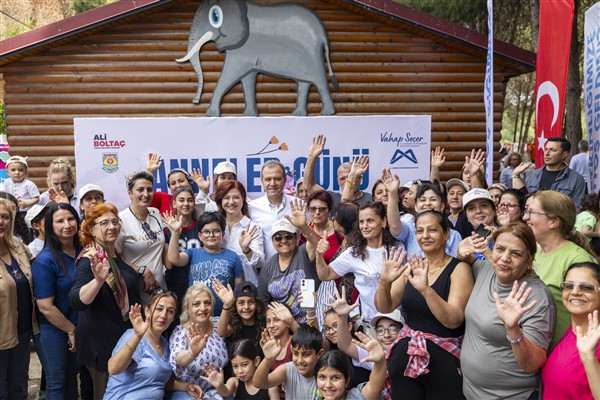 Başkan Seçer: Tüm annelerin karşısında saygıyla eğiliyorum