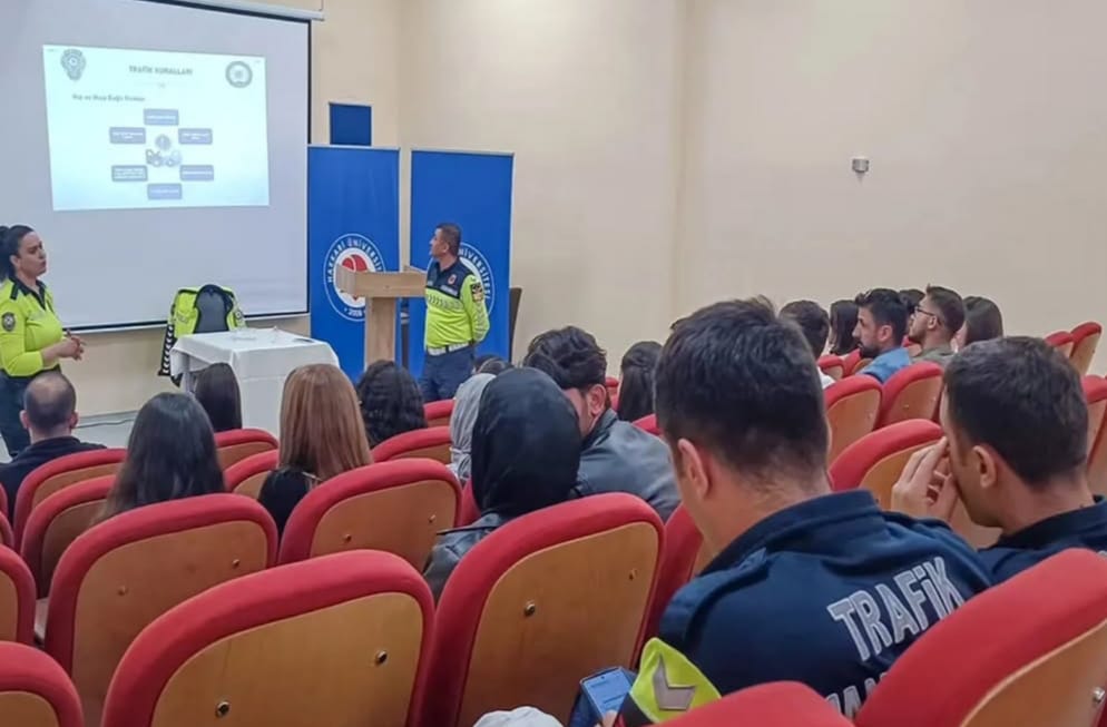 Hakkari Üniversitesi’nde öğrencilere trafik güvenliği eğitimi verildi