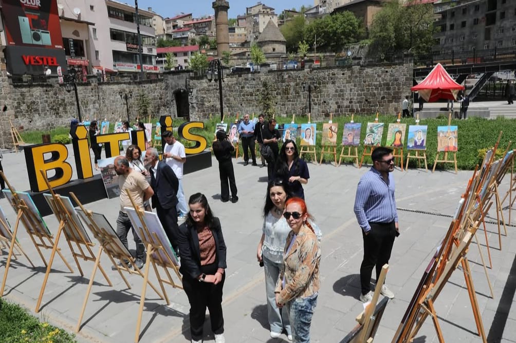 “Birlikte Güzeliz” temalı resim sergisi Bitlis’te açıldı