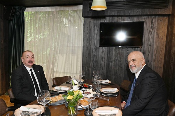 Aliyev ve Rama çalışma yemeğinde bir araya geldi