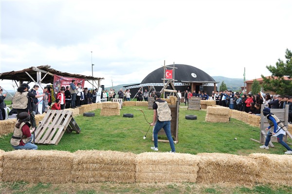 Çorum’da “Liseler Arası Ok Savaşları” yarışması düzenlendi