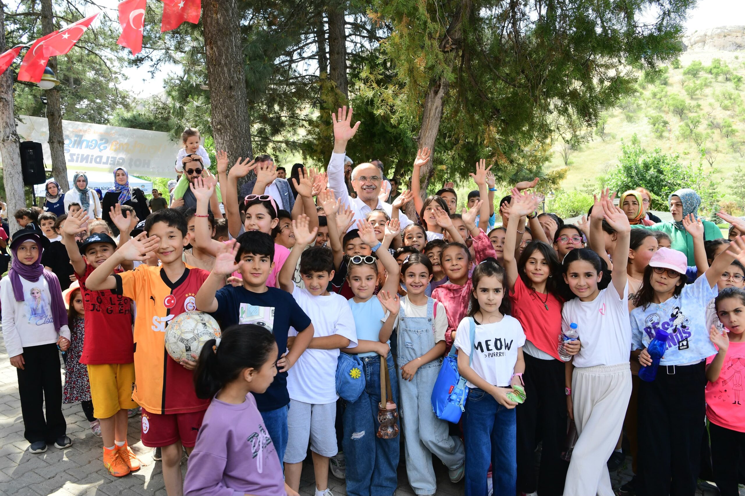 Beydağı Tabiat Parkı’nda uçurtmalar gökyüzüyle buluştu