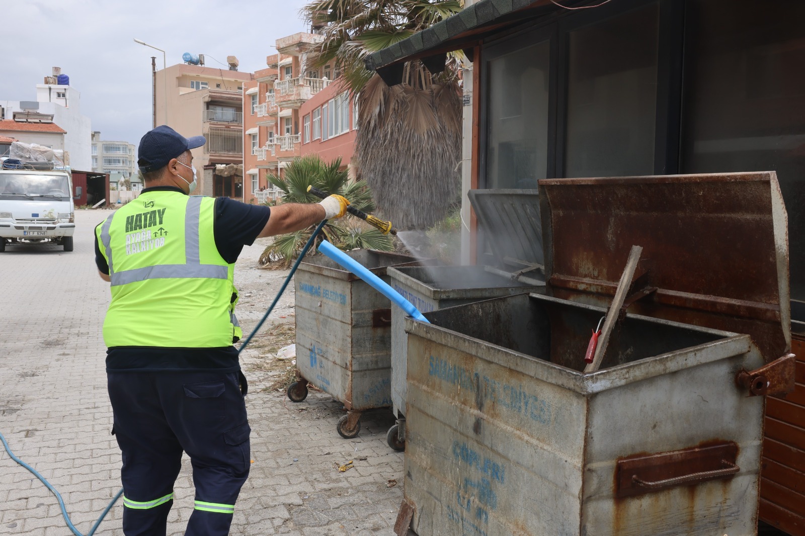 HBB, Samandağ’da ilaçlama çalışmalarını aralıksız sürdürüyor