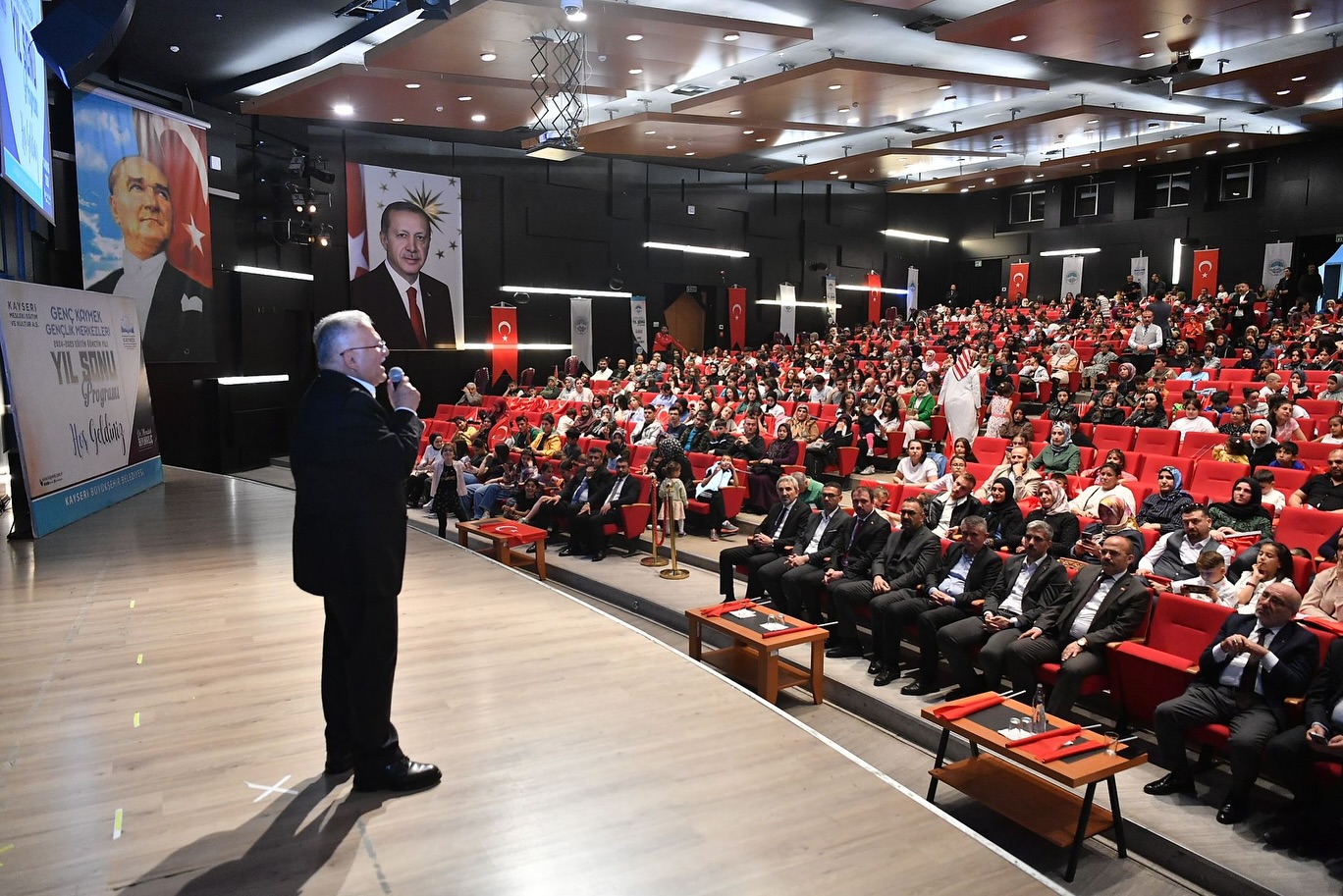Başkan Büyükkılıç, Genç KAYMEK Gençlik Merkezleri’nin yılsonu programına katıldı
