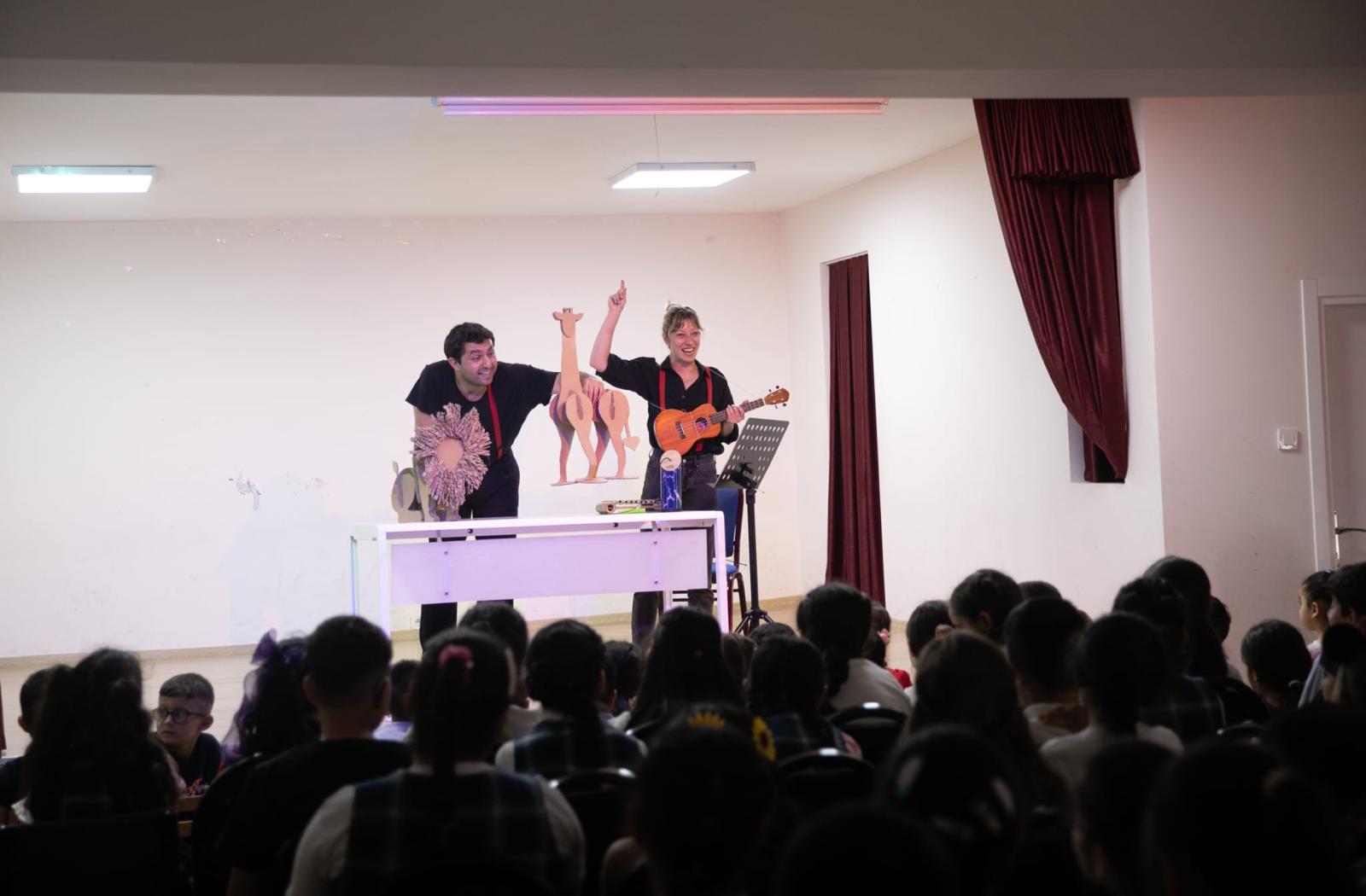 “Kendini Arayan Zürafa” oyunu yollarda