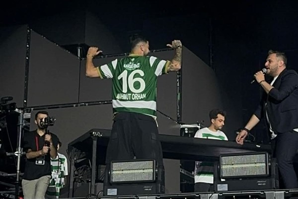 Mahmut Orhan, Bursaspor için sahnede