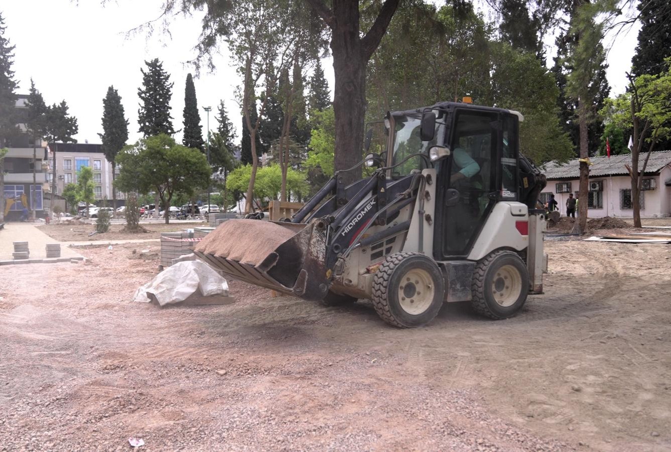 Fırat Çakıroğlu Parkı’nda dönüşüm yapılıyor