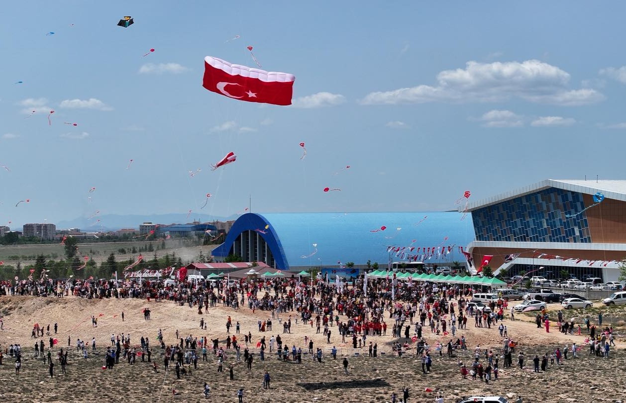 Niğde’de uçurtma şenliği yapıldı