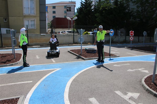 Kartal Belediyesi’nden çocuklara trafik eğitimi