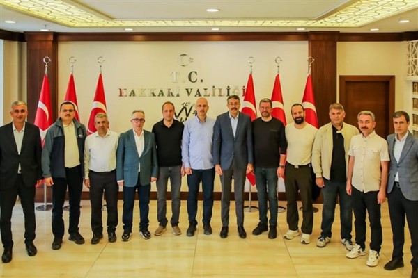 İstanbul Üniversitesi Hukuk Fakültesi mezunları Hakkari’de buluştu