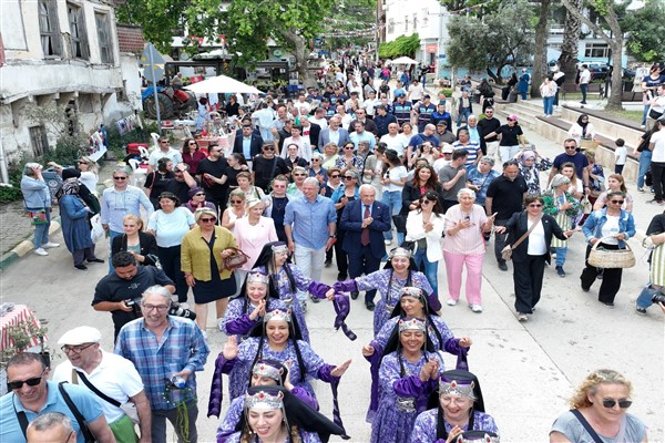 Tirilye’de Zeytin Çiçeği Festivali başladı