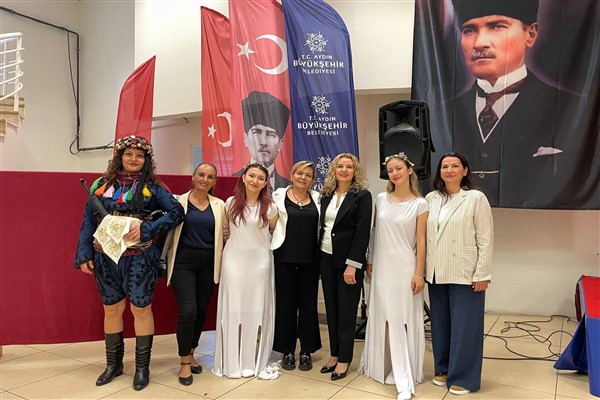 Aydınlılar Anneler Günü’nü etkinliklerle kutladı