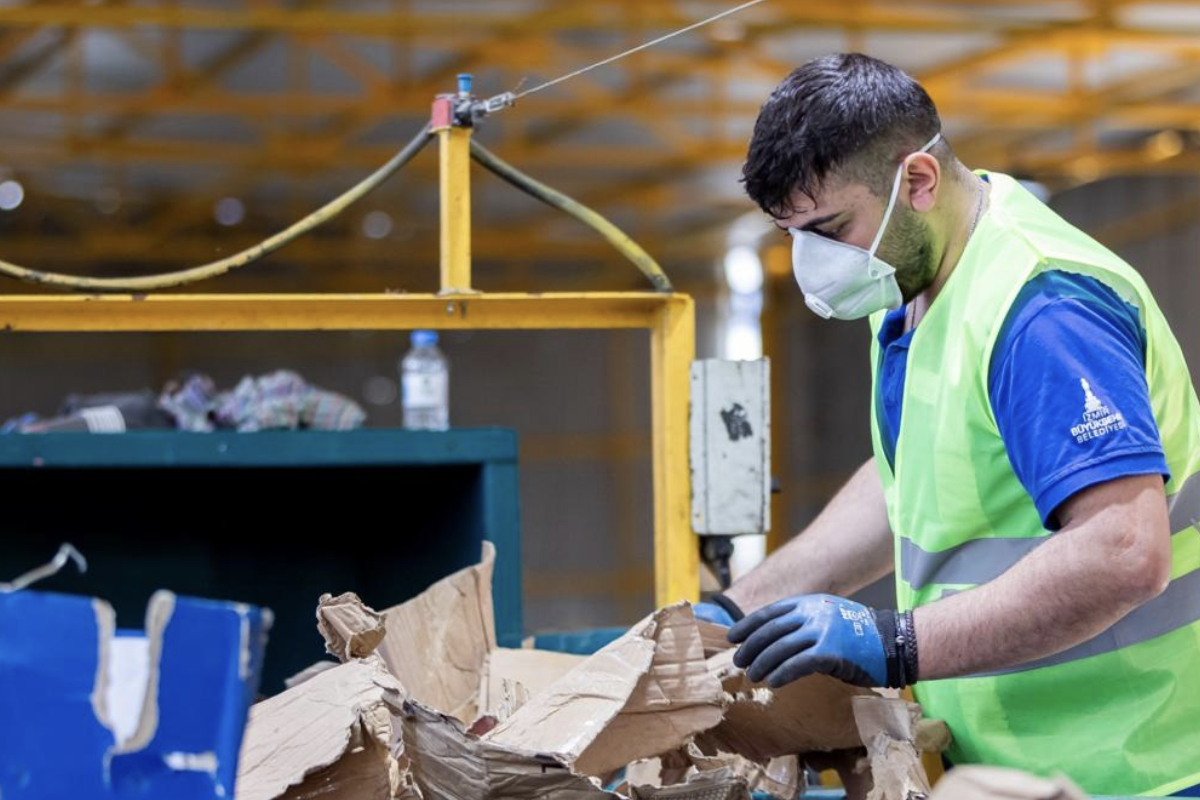 İzmir’de atık ayrıştırma projesi sürdürülüyor