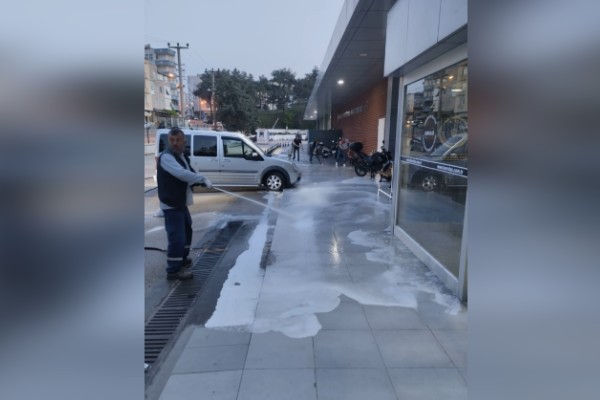 Karacabey’de temizlik çalışmaları sürdürülüyor