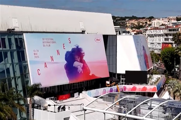 Robert De Niro’ya fahri Altın Palmiye Ödülü verildi