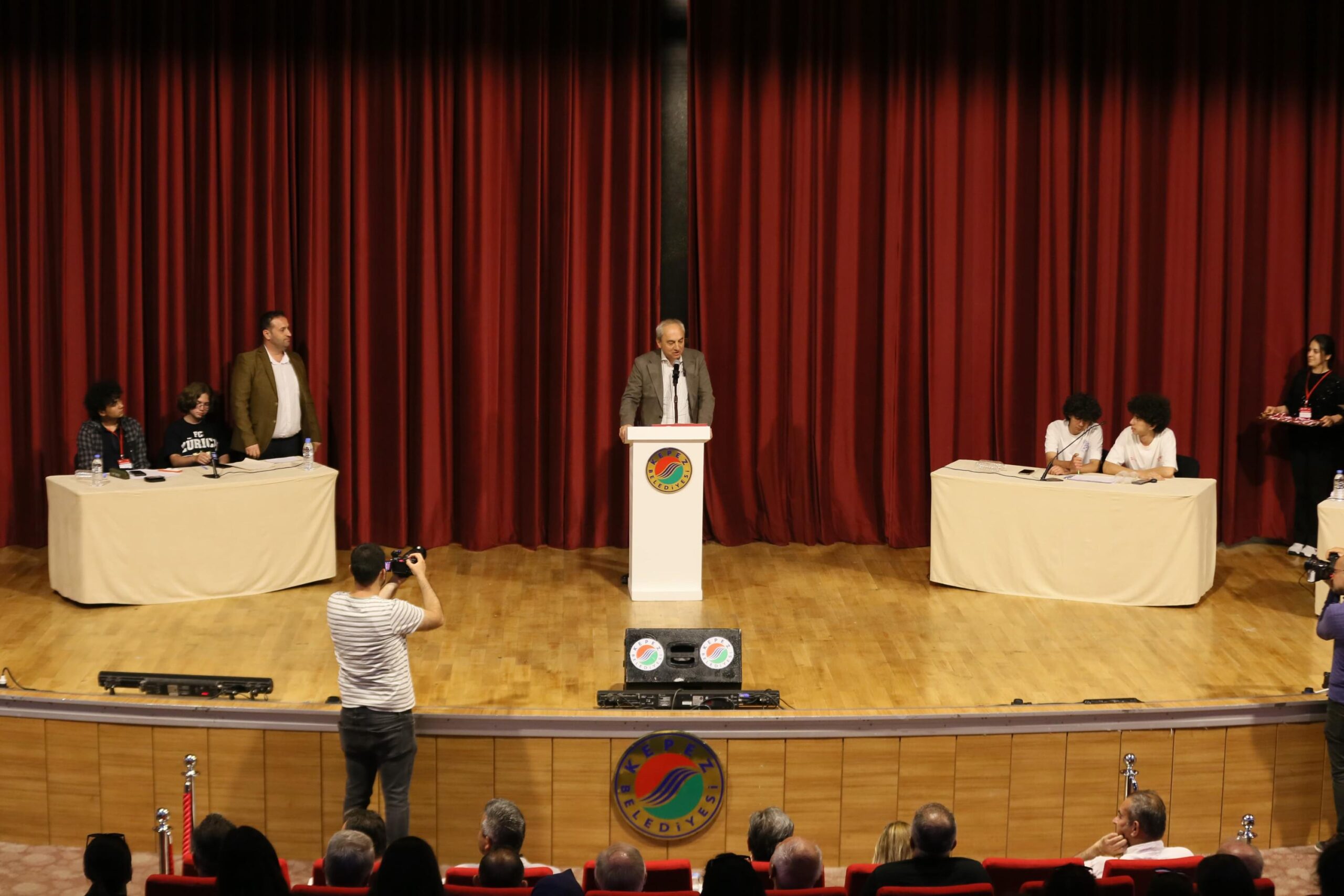 Kepez’de gençler fikirleriyle yarıştı